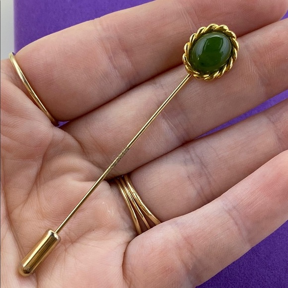 💛 Elegant Vintage Gold Plated Green Jade Brooch Pin - Picture 4 of 5